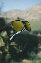 Cargar imagen en el visor de la galería, Bold Lipslide
